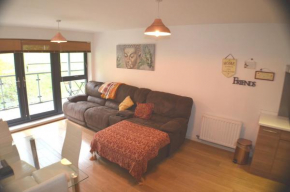 Brentwood Town Retreat - Large 2 bedroom apartment